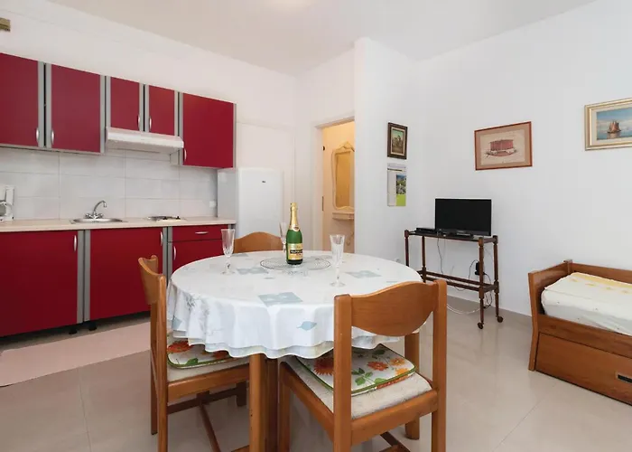 Apartment 6