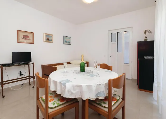 6 Apartment