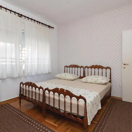 Apartment 1 Bedroom Stunning In *