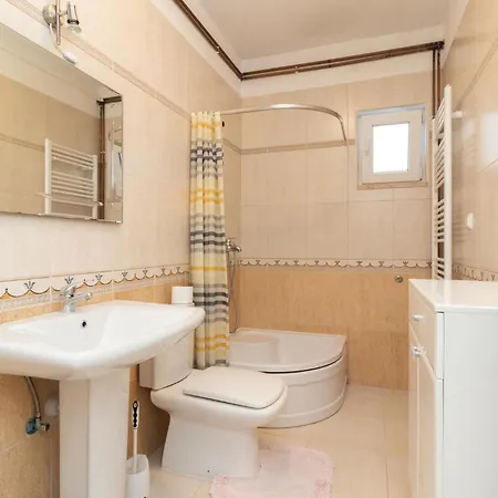 1 Bedroom Stunning In