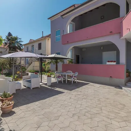 Apartment 1 Bedroom Stunning In