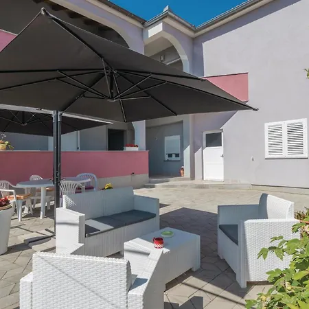 Apartment 1 Bedroom Stunning In *